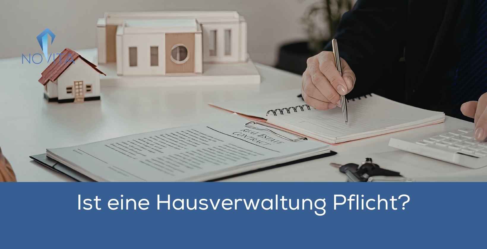 Person schreibt Notizen ob eine Hausverwaltung Pflicht ist