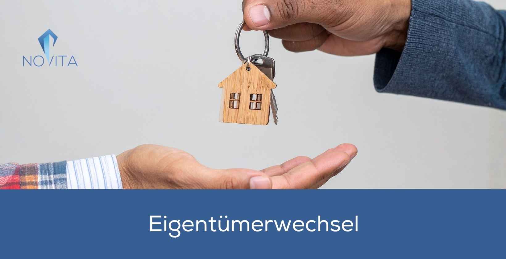 Eigentümerwechsel dargestellt mit Haus und Schlüssel